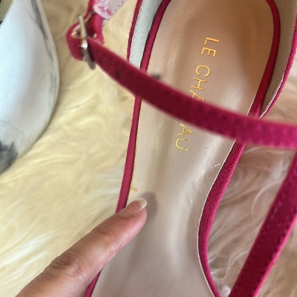 Le Chateau Hot Pink T-Strap Chunky Heel Sandals Size 7 - Picture 14 of 16